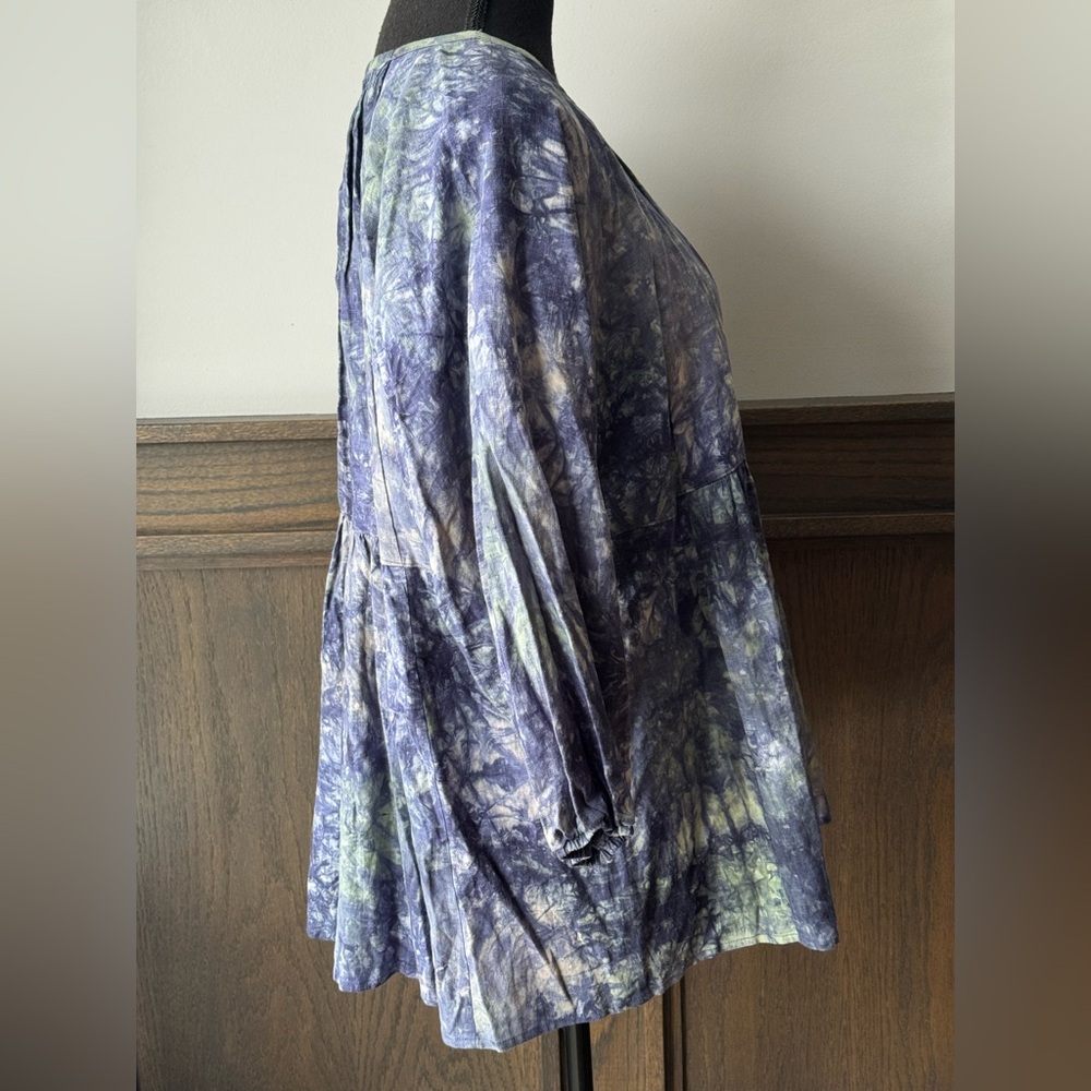 CAbi Tie Dye Blouse M Blue Green Linen Blend Button Front Boho Babydoll Top - Picture 5 of 8